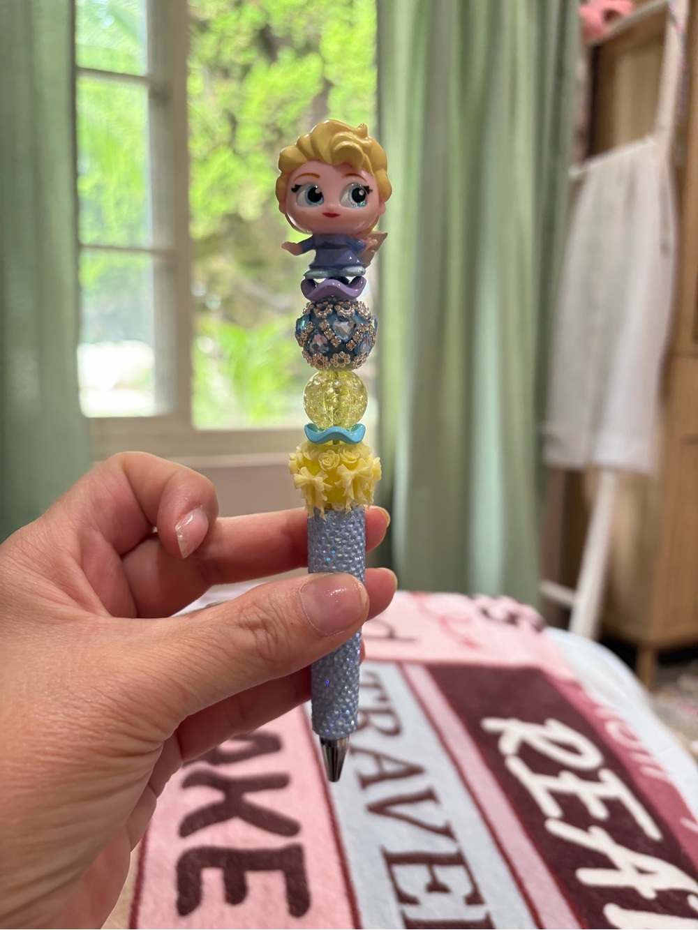 Bedazzled Elsa Disney Doorable Topper Pen